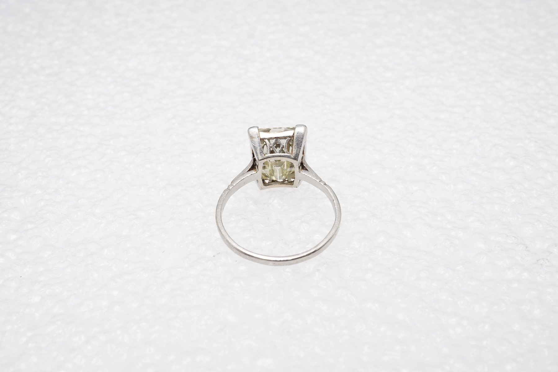 An Art Deco diamond solitaire ring, 1930s